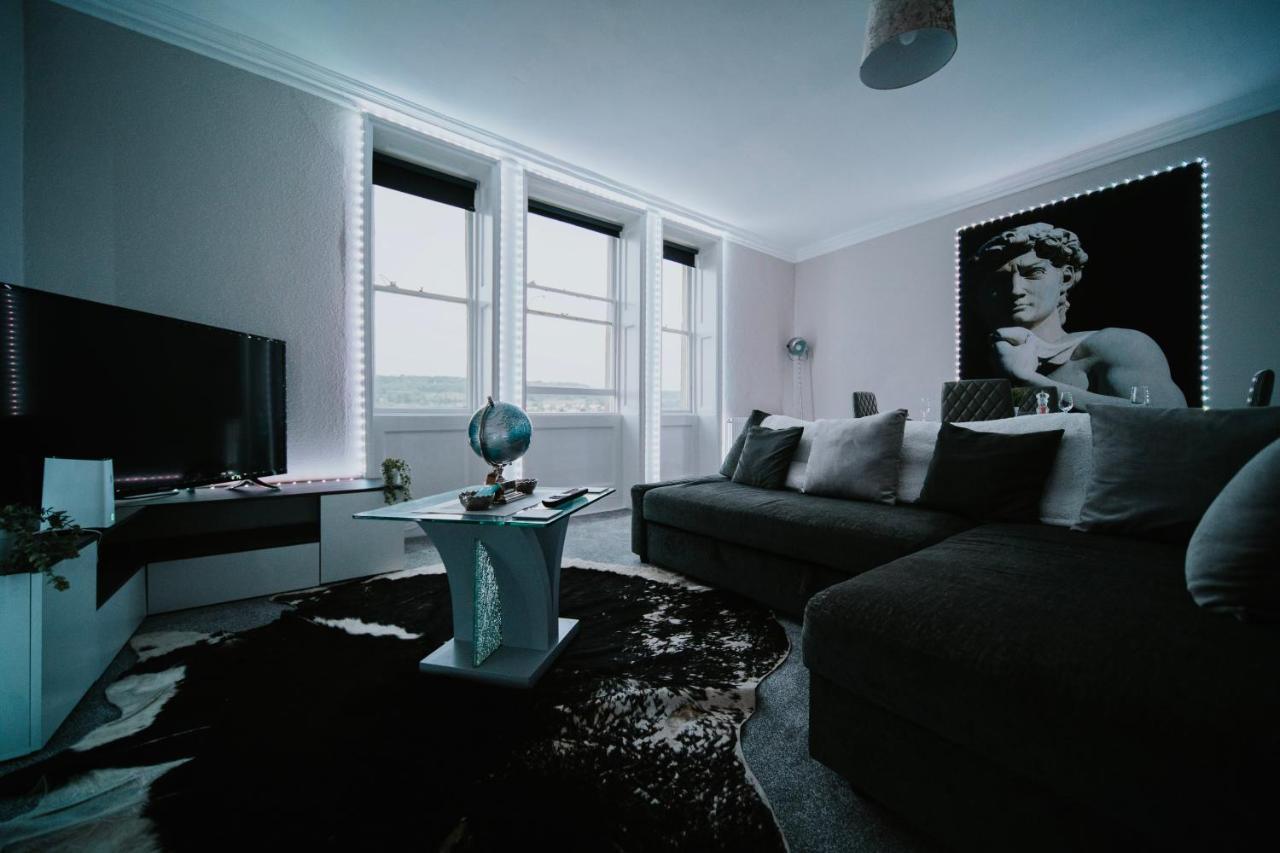 Roman Penthouse- City Skyline Views, 4K Tvs, 5G Wifi And More! Διαμέρισμα Μπαθ Εξωτερικό φωτογραφία