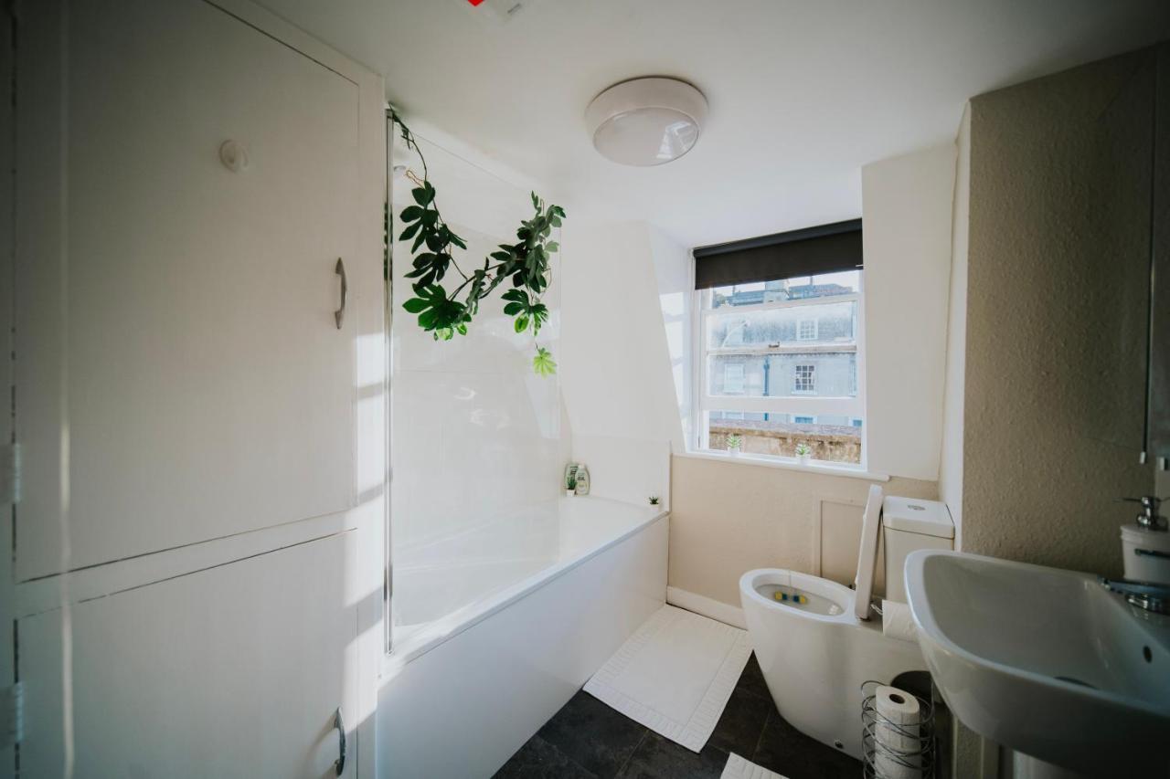 Roman Penthouse- City Skyline Views, 4K Tvs, 5G Wifi And More! Διαμέρισμα Μπαθ Εξωτερικό φωτογραφία