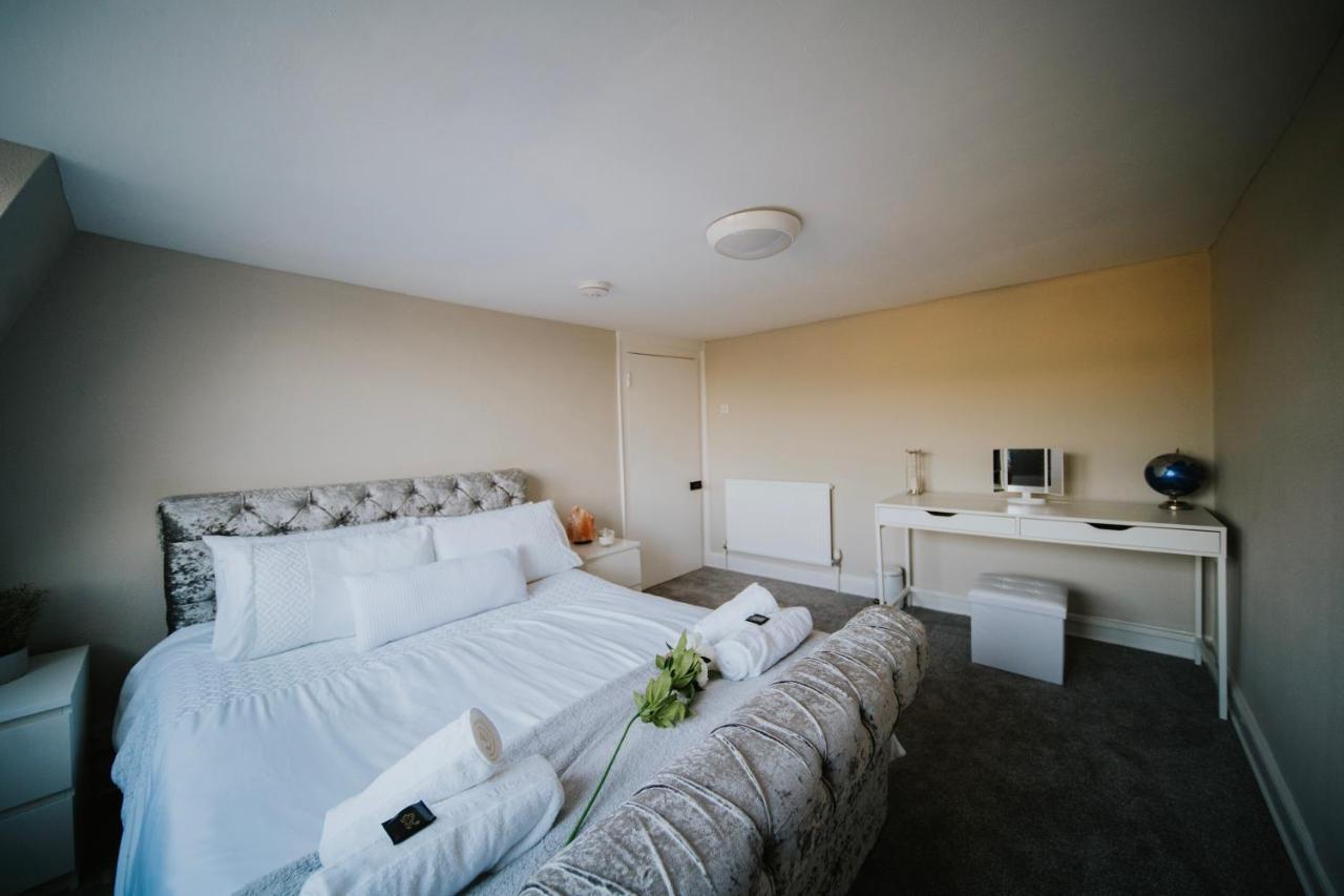 Roman Penthouse- City Skyline Views, 4K Tvs, 5G Wifi And More! Διαμέρισμα Μπαθ Εξωτερικό φωτογραφία