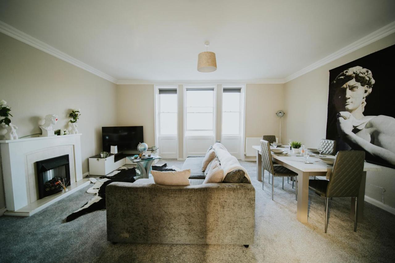Roman Penthouse- City Skyline Views, 4K Tvs, 5G Wifi And More! Διαμέρισμα Μπαθ Εξωτερικό φωτογραφία